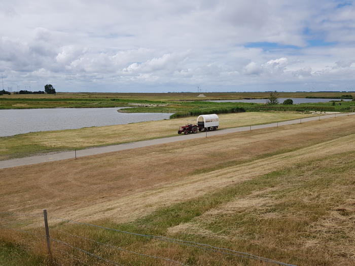 huifkar met tractor